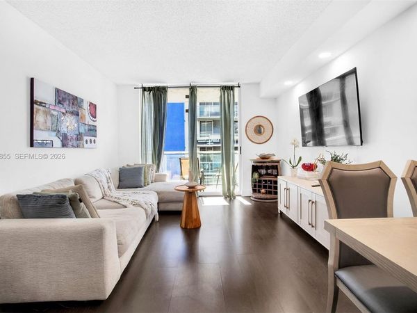 5091 NW 7th St , Unit TS-11, Miami, FL 33126