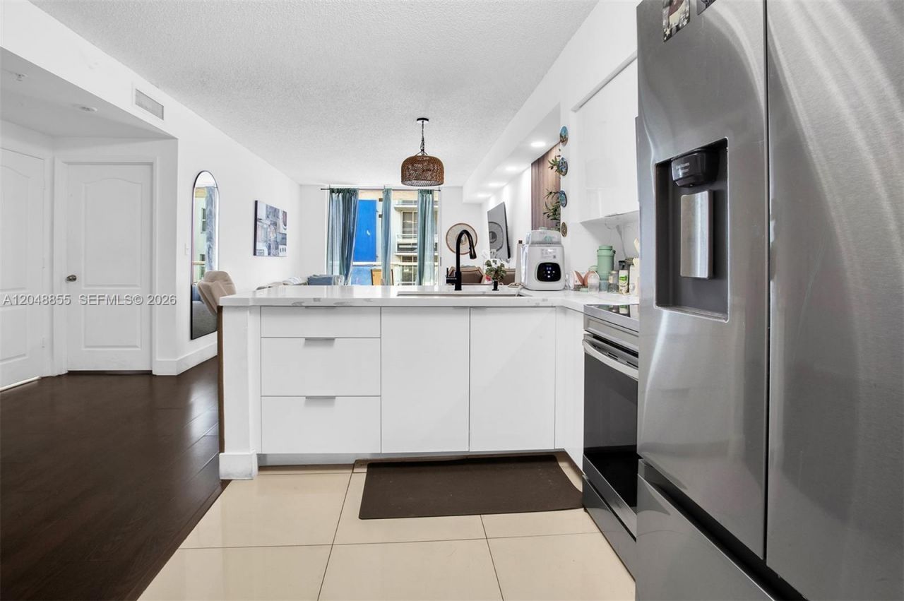 5091 NW 7th St , Unit TS-11, Miami, FL 33126 Photo