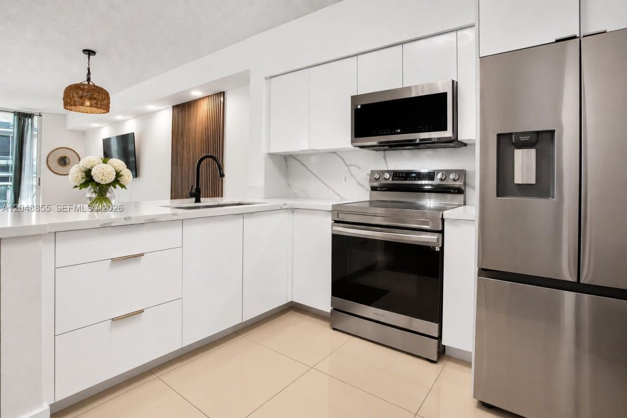 5091 NW 7th St, Unit TS-11, Miami, FL 33126 Photo