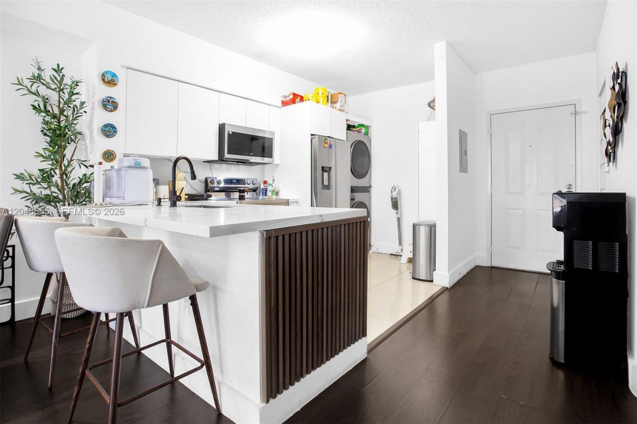 5091 NW 7th St , Unit TS-11, Miami, FL 33126 Photo