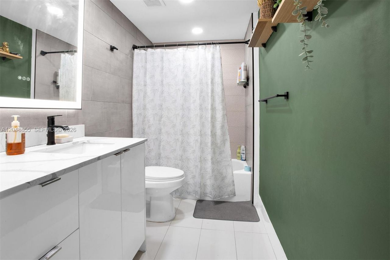 5091 NW 7th St , Unit TS-11, Miami, FL 33126 Photo