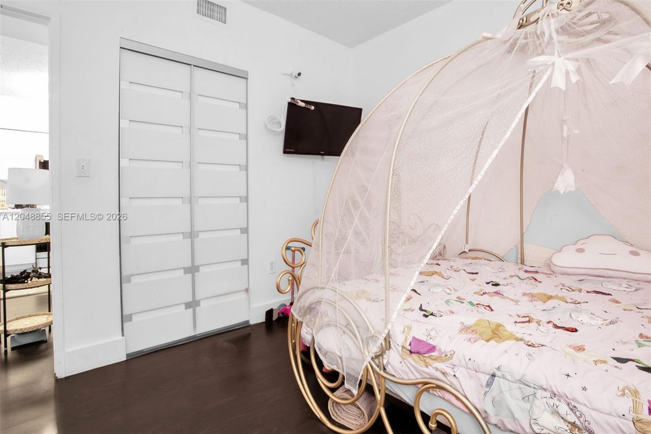 5091 NW 7th St , Unit TS-11, Miami, FL 33126 Photo
