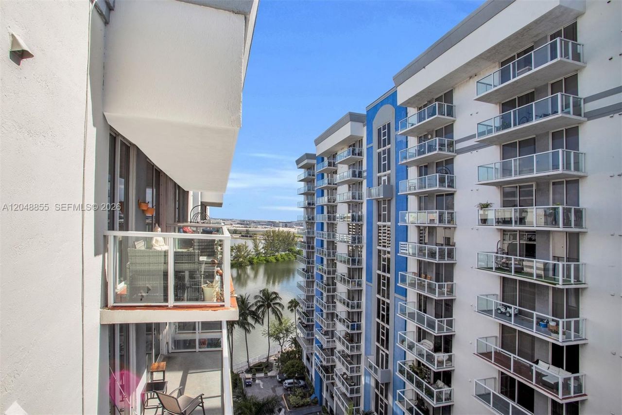 5091 NW 7th St , Unit TS-11, Miami, FL 33126 Photo