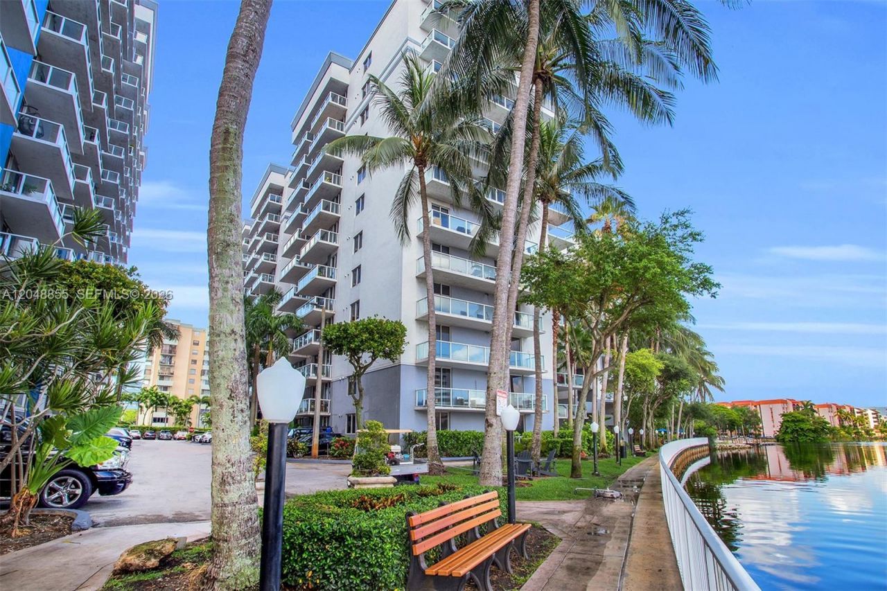 5091 NW 7th St , Unit TS-11, Miami, FL 33126 Photo