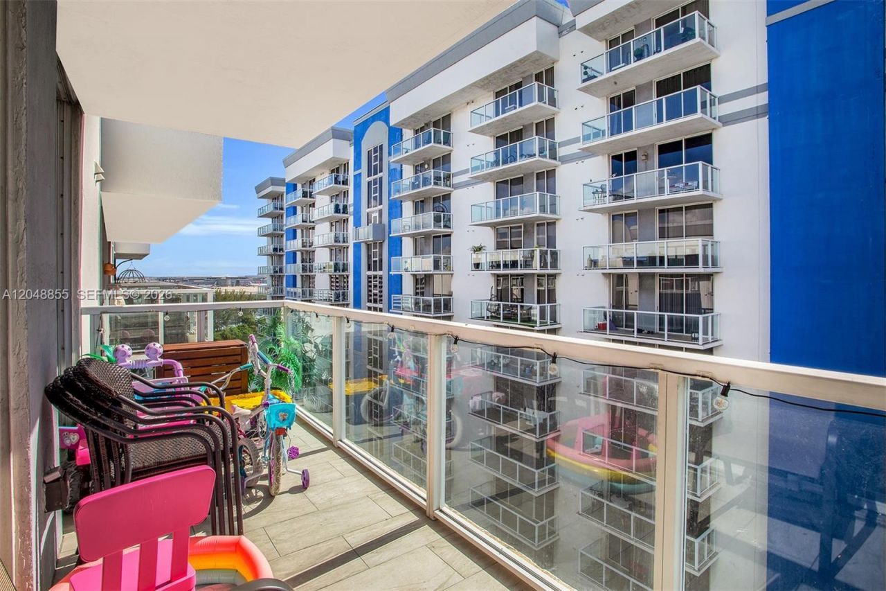 5091 NW 7th St , Unit TS-11, Miami, FL 33126 Photo