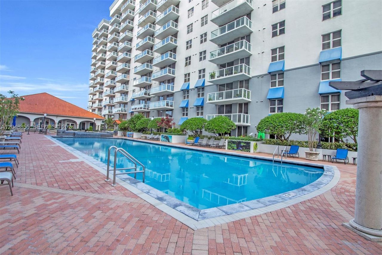 5091 NW 7th St , Unit TS-11, Miami, FL 33126 Photo