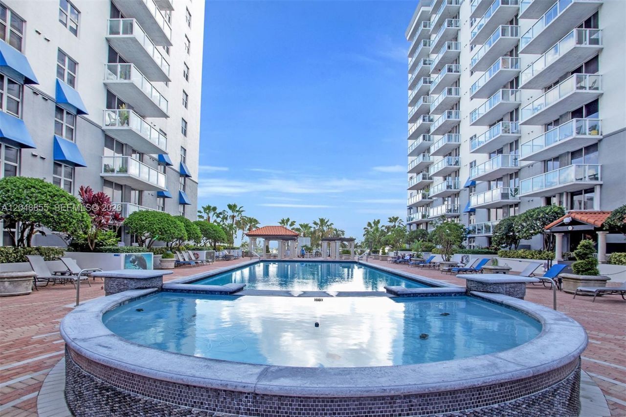 5091 NW 7th St , Unit TS-11, Miami, FL 33126 Photo