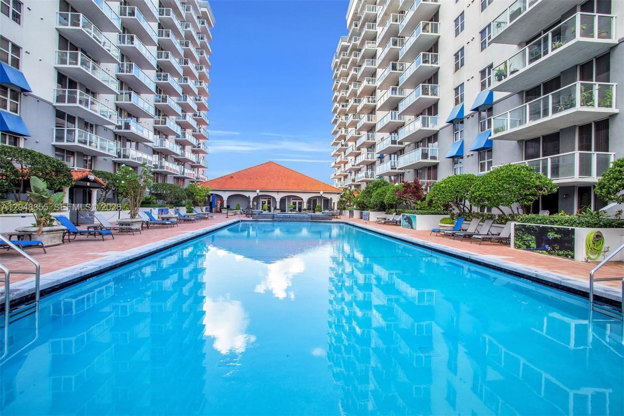 5091 NW 7th St , Unit TS-11, Miami, FL 33126 Photo