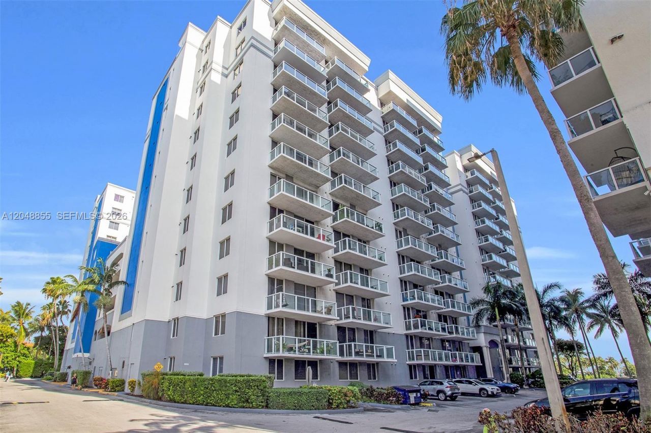 5091 NW 7th St , Unit TS-11, Miami, FL 33126 Photo