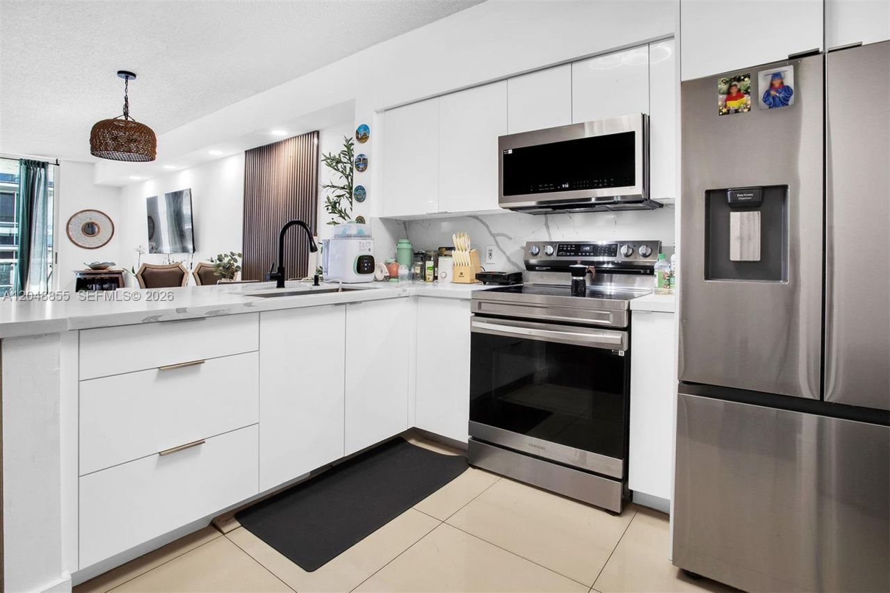 5091 NW 7th St , Unit TS-11, Miami, FL 33126 Photo