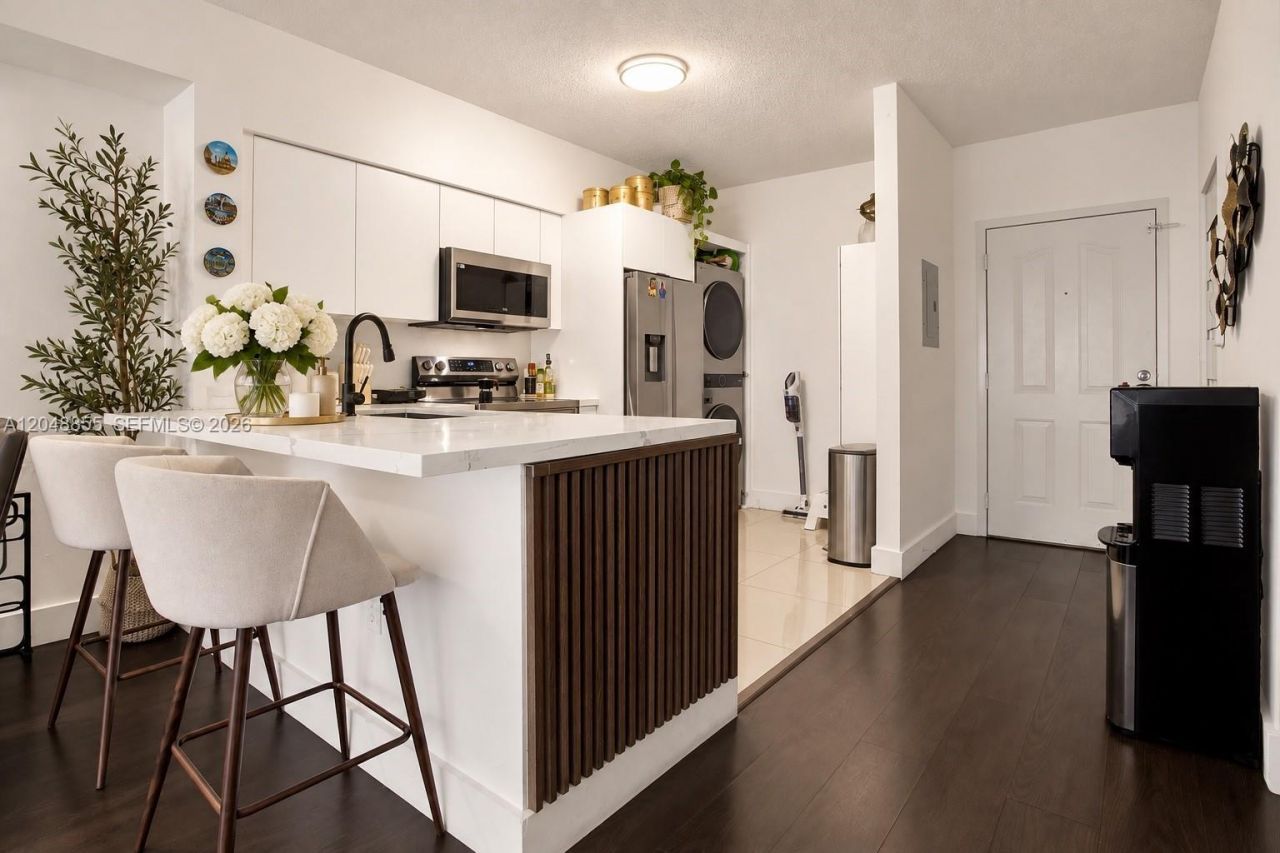 5091 NW 7th St, Unit TS-11, Miami, FL 33126 Photo