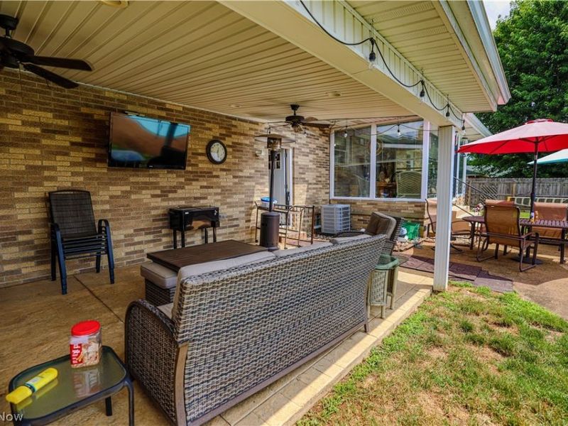 5244 Oakridge Drive, Louisville, OH 44641 Photo 12