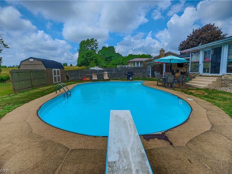 5244 Oakridge Drive, Louisville, OH 44641 Photo 3