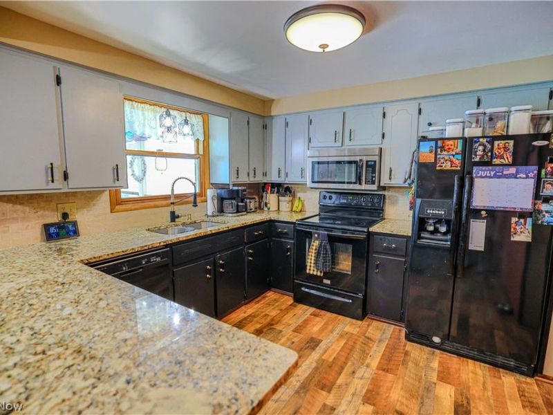 5244 Oakridge Drive, Louisville, OH 44641 Photo 31