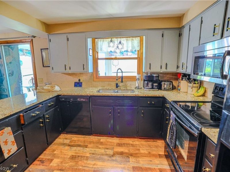5244 Oakridge Drive, Louisville, OH 44641 Photo 32
