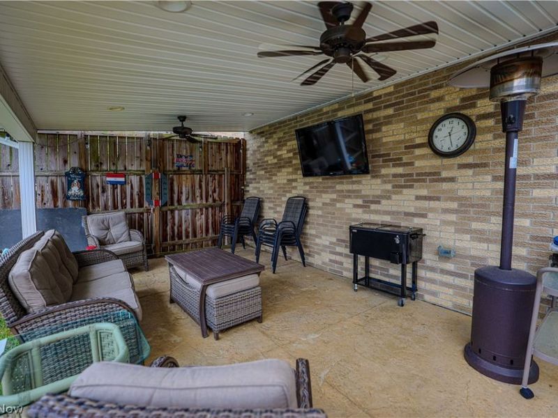 5244 Oakridge Drive, Louisville, OH 44641 Photo 4