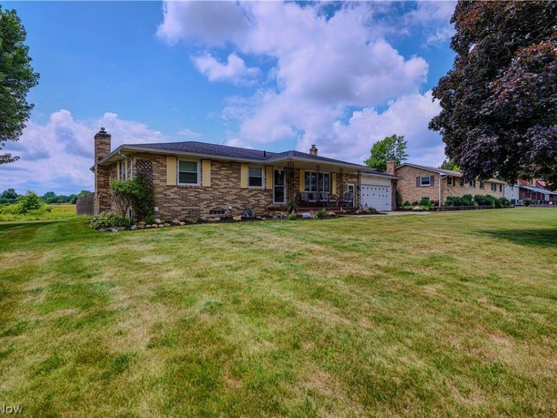 5244 Oakridge Drive, Louisville, OH 44641 Photo 9