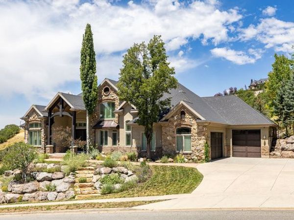 407 E HIDDEN LAKE DR , Bountiful, UT 84010