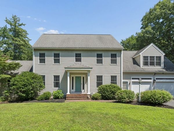 13 Country Club Rd, Sterling, MA 01564