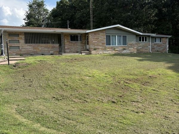 19413 E Illinois Highway 15 Highway , Mt Vernon, IL 62864
