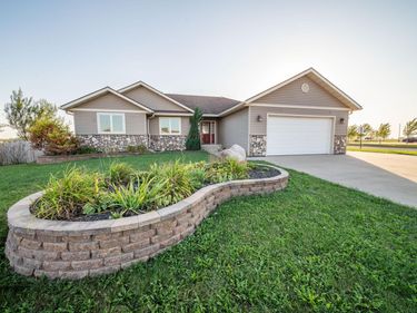580 Canyon Lane NW, Eyota, MN 55934