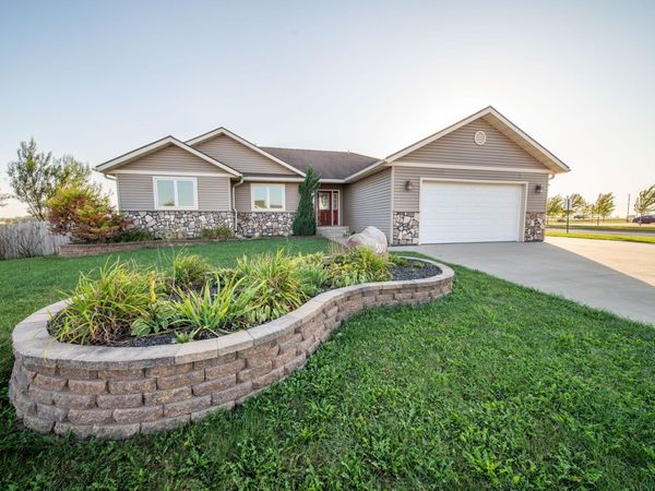 580 Canyon Lane NW, Eyota, MN 55934