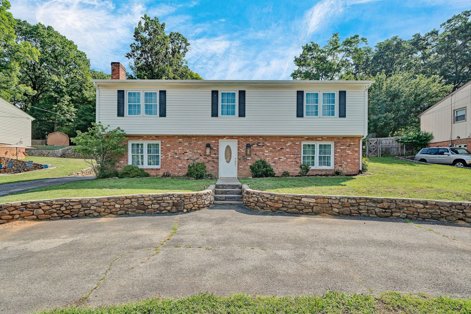 5718 Merriman Rd, Roanoke, VA 24018 Main Photo