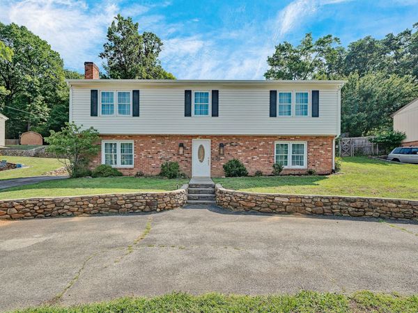 5718 Merriman RD, Roanoke, VA 24018