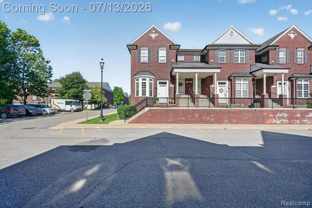 53118 Providence Drive E, Shelby Township, MI 48316 Main Photo