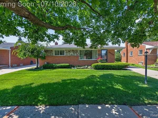 8599 Cardwell Street, Westland, MI 48185