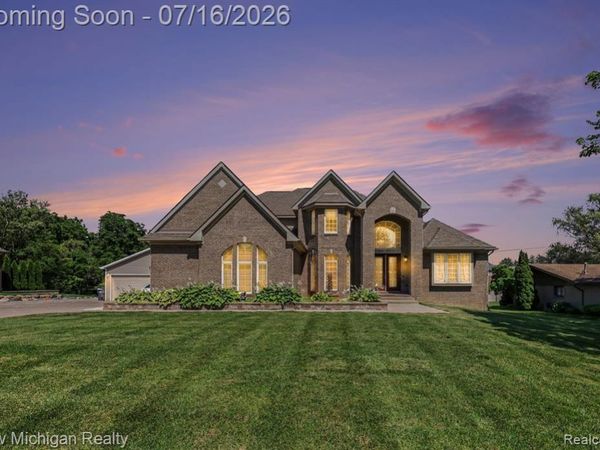 3812 Finch Drive, Troy, MI 48084