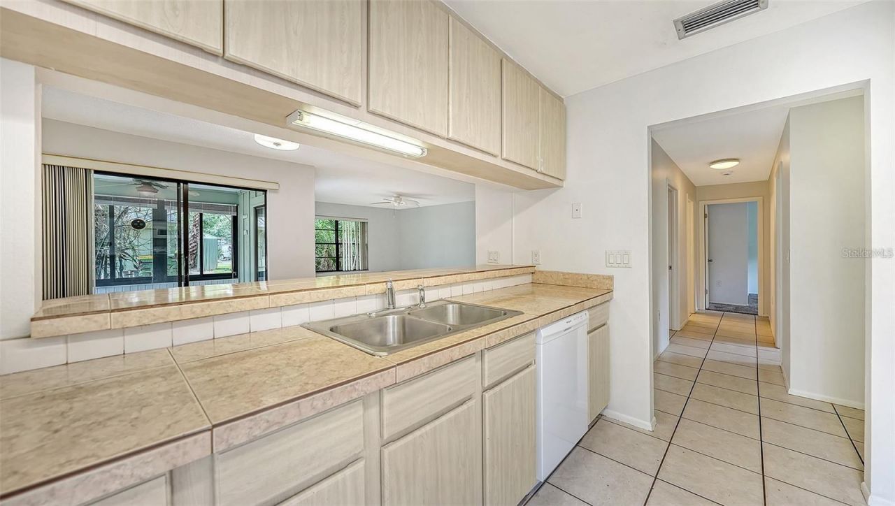 5010 Barrington Circle , Unit 2001, Sarasota, FL 34234 Photo