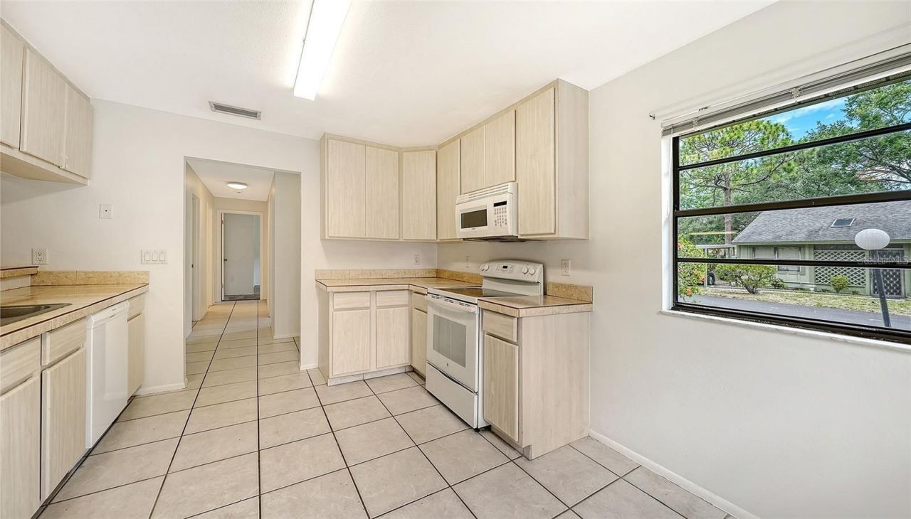 5010 Barrington Circle , Unit 2001, Sarasota, FL 34234 Photo