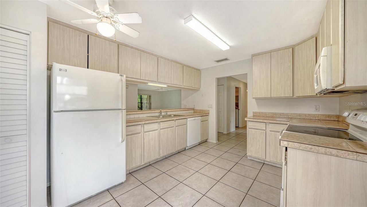 5010 Barrington Circle , Unit 2001, Sarasota, FL 34234 Photo