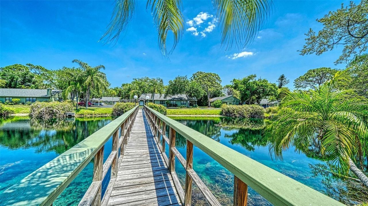 5010 Barrington Circle , Unit 2001, Sarasota, FL 34234 Photo
