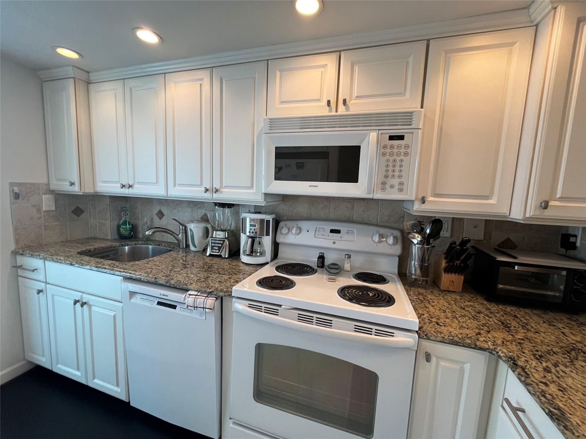 333 NE 21st Avenue, Unit 318, Deerfield Beach, FL 33441 Photo