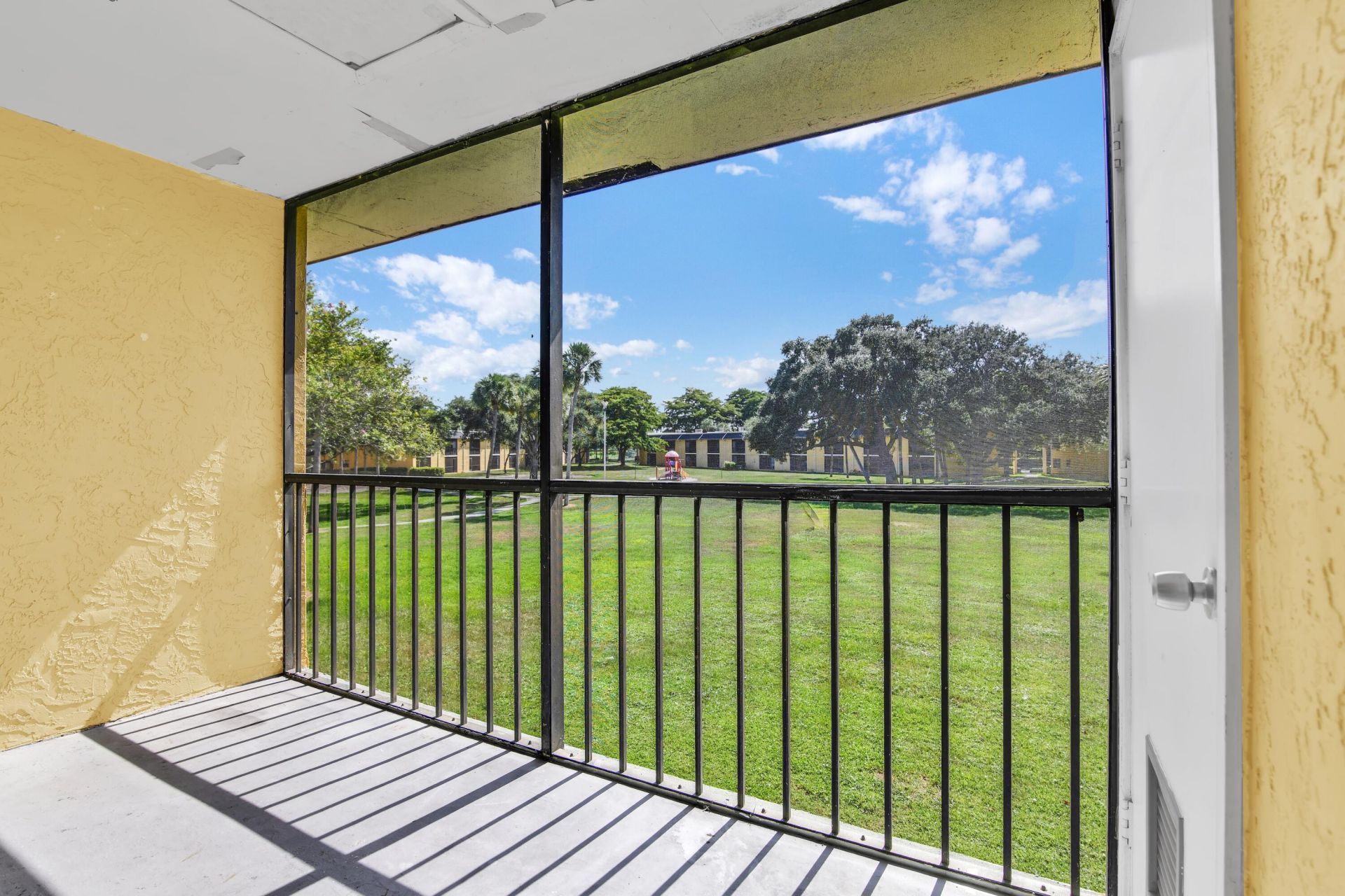 414 Meadows Circle, Boynton Beach, FL 33436 Photo