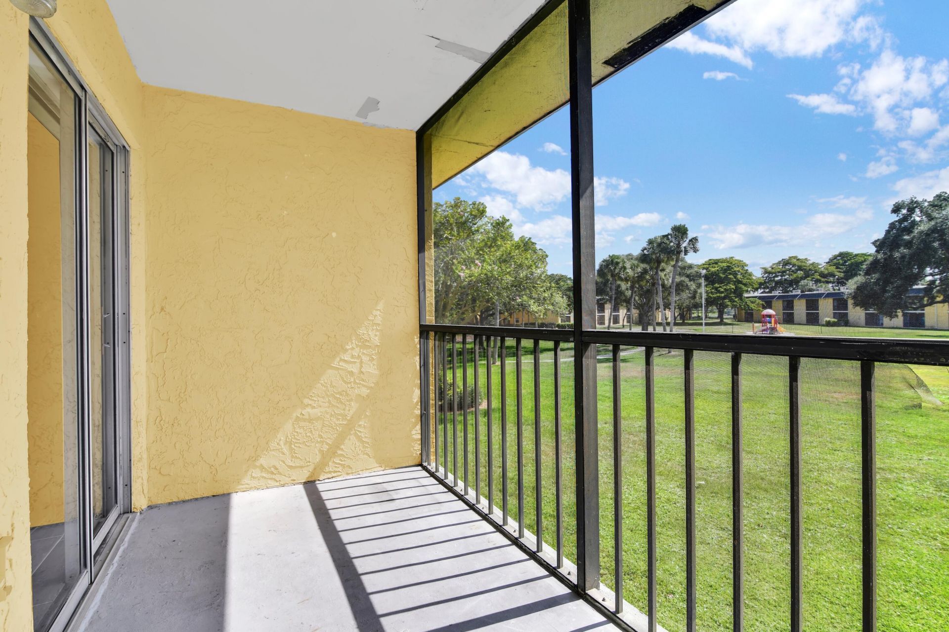 414 Meadows Circle, Boynton Beach, FL 33436 Photo