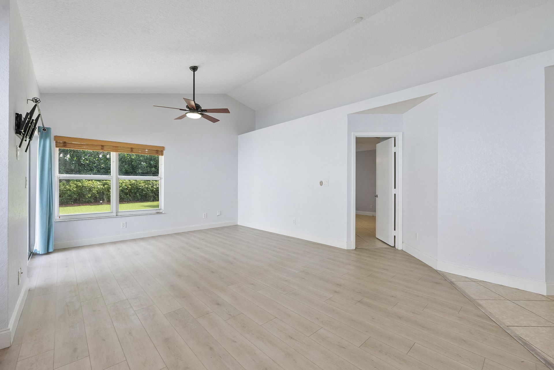 8821 Lake Park Circle N, Davie, FL 33328 Photo