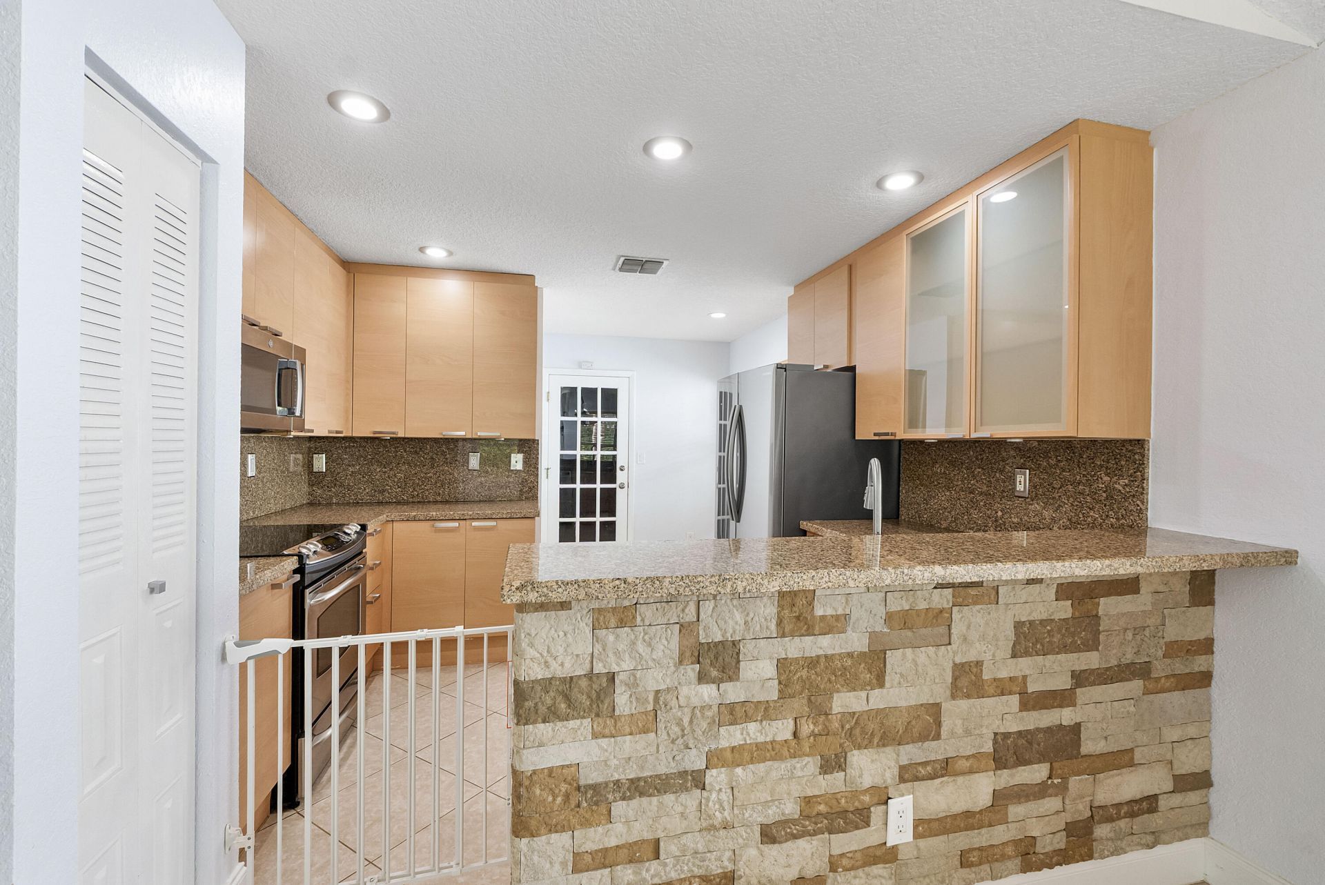 8821 Lake Park Circle N, Davie, FL 33328 Photo