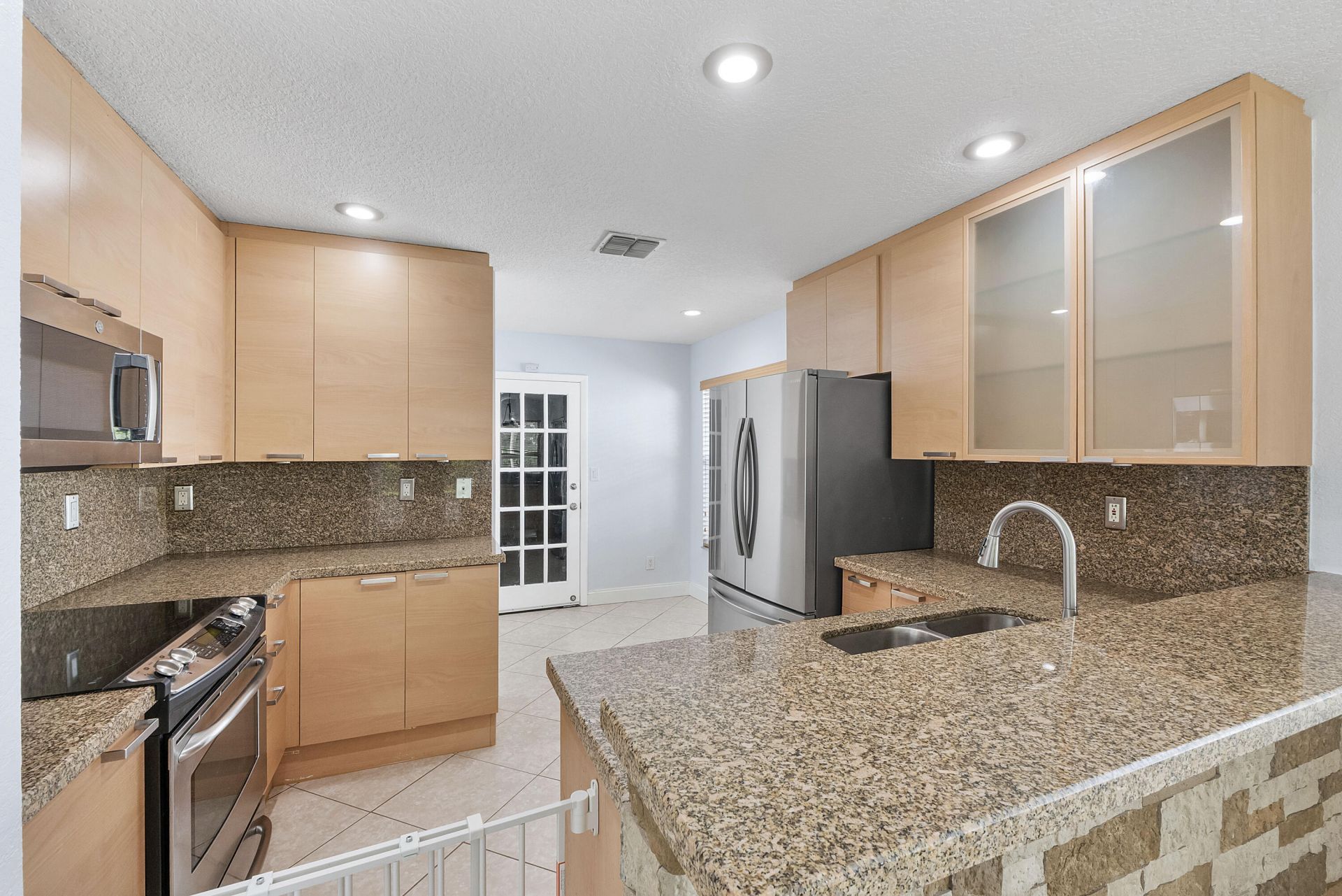 8821 Lake Park Circle N, Davie, FL 33328 Photo