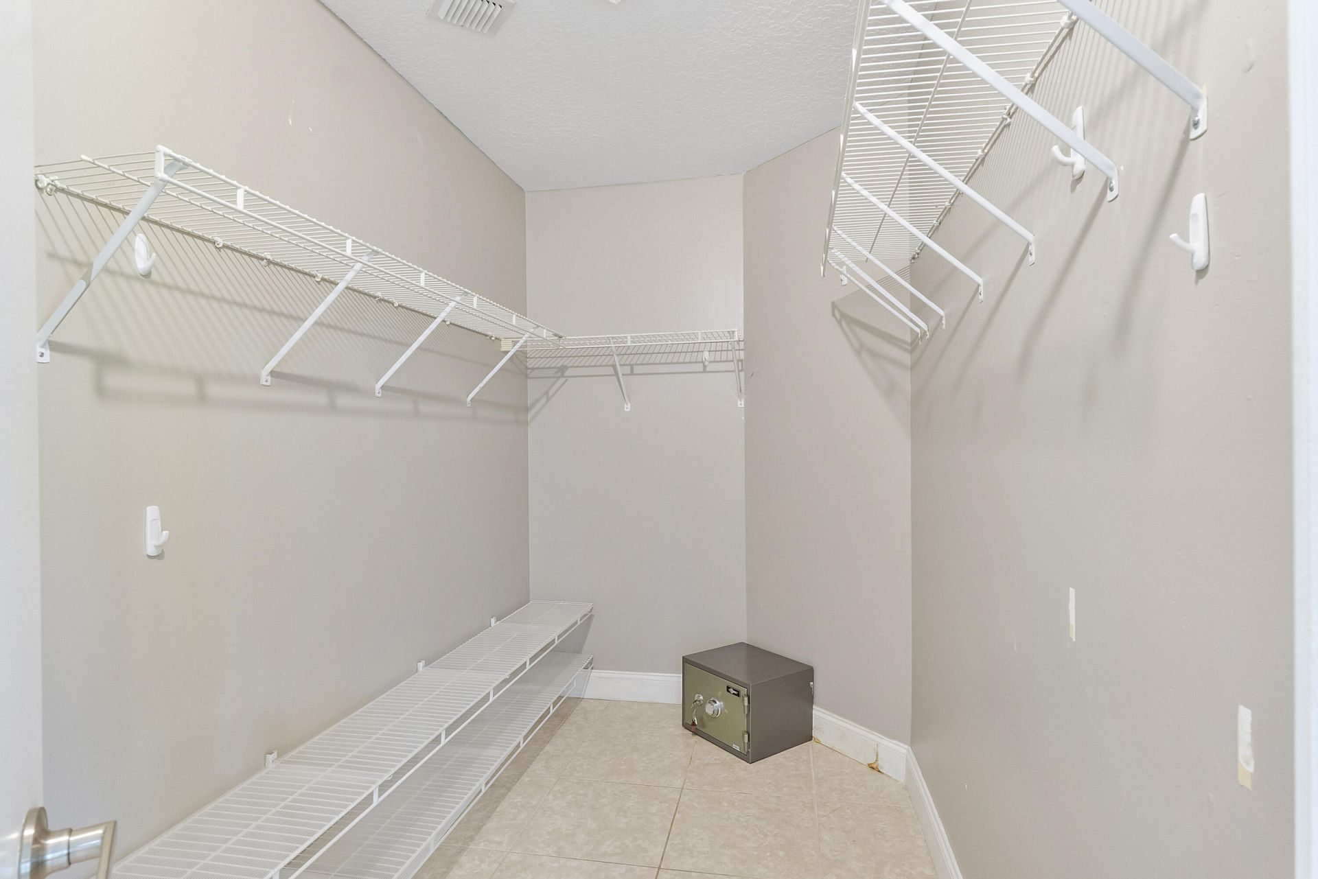 8821 Lake Park Circle N, Davie, FL 33328 Photo