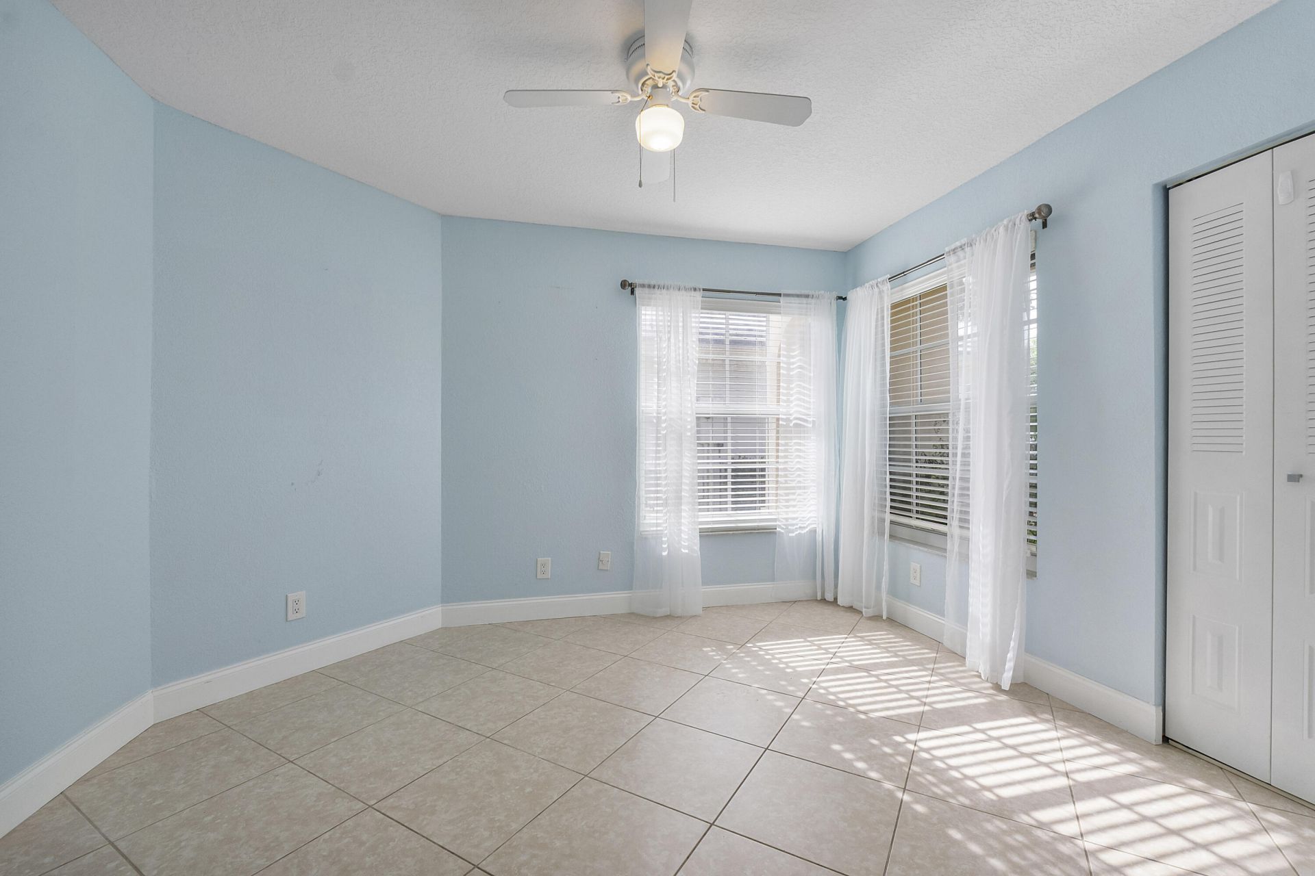 8821 Lake Park Circle N, Davie, FL 33328 Photo