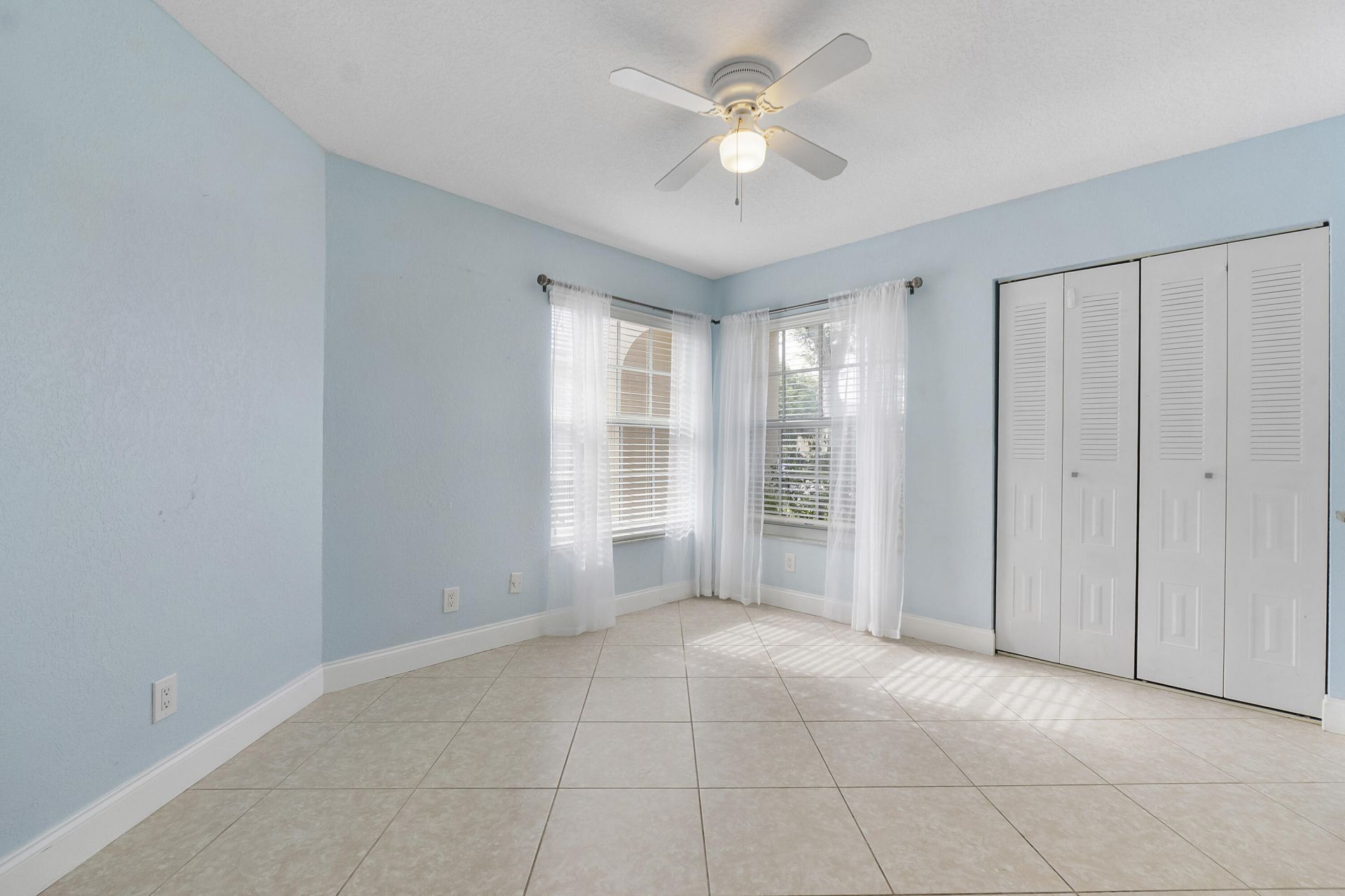 8821 Lake Park Circle N, Davie, FL 33328 Photo