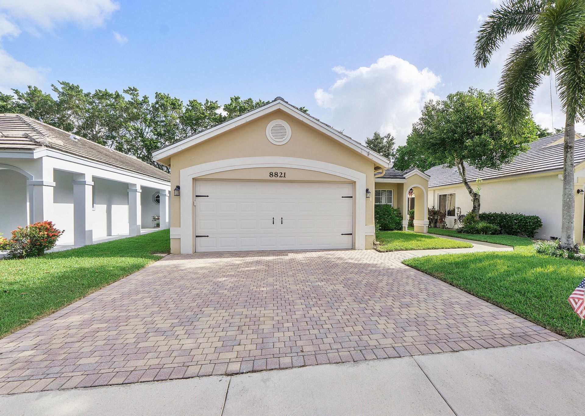 8821 Lake Park Circle N, Davie, FL 33328 Photo