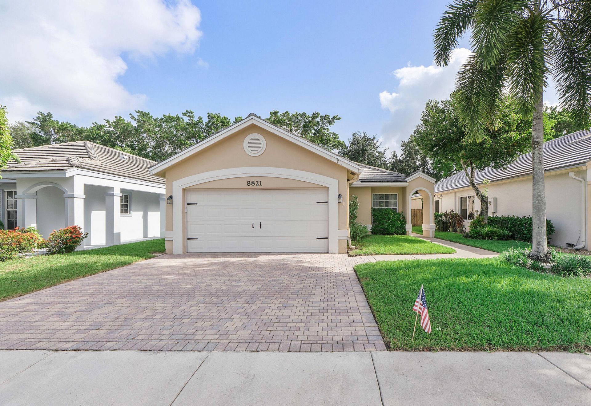 8821 Lake Park Circle N, Davie, FL 33328 Photo