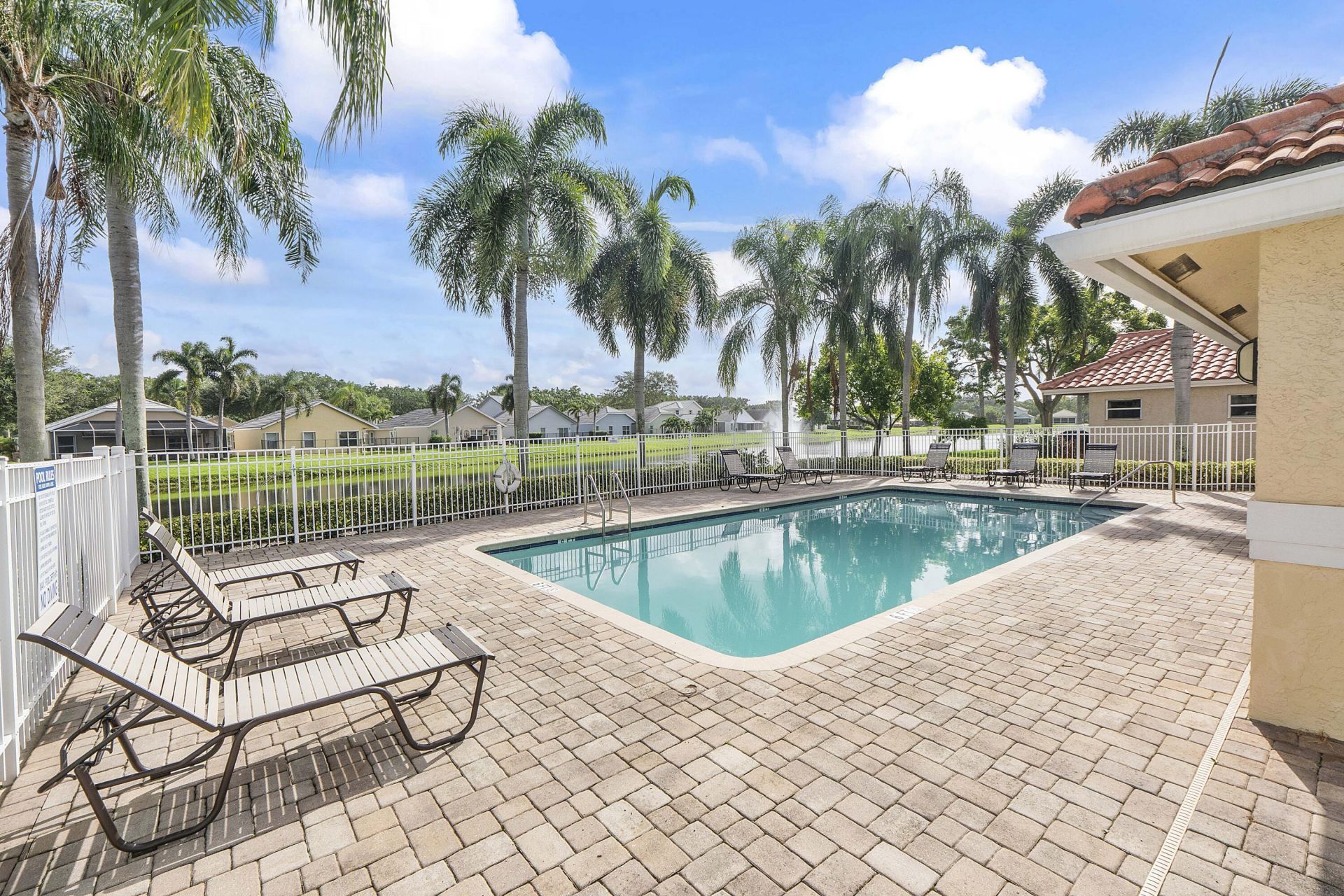 8821 Lake Park Circle N, Davie, FL 33328 Photo