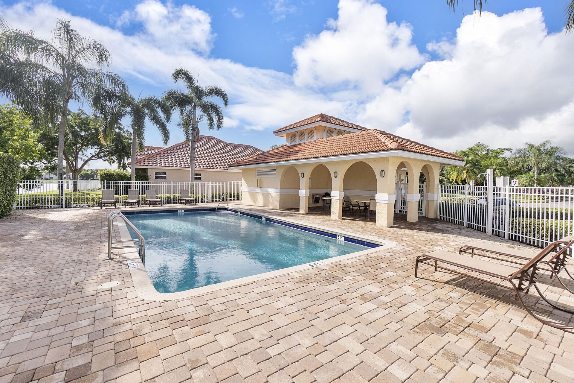 8821 Lake Park Circle N, Davie, FL 33328 Photo