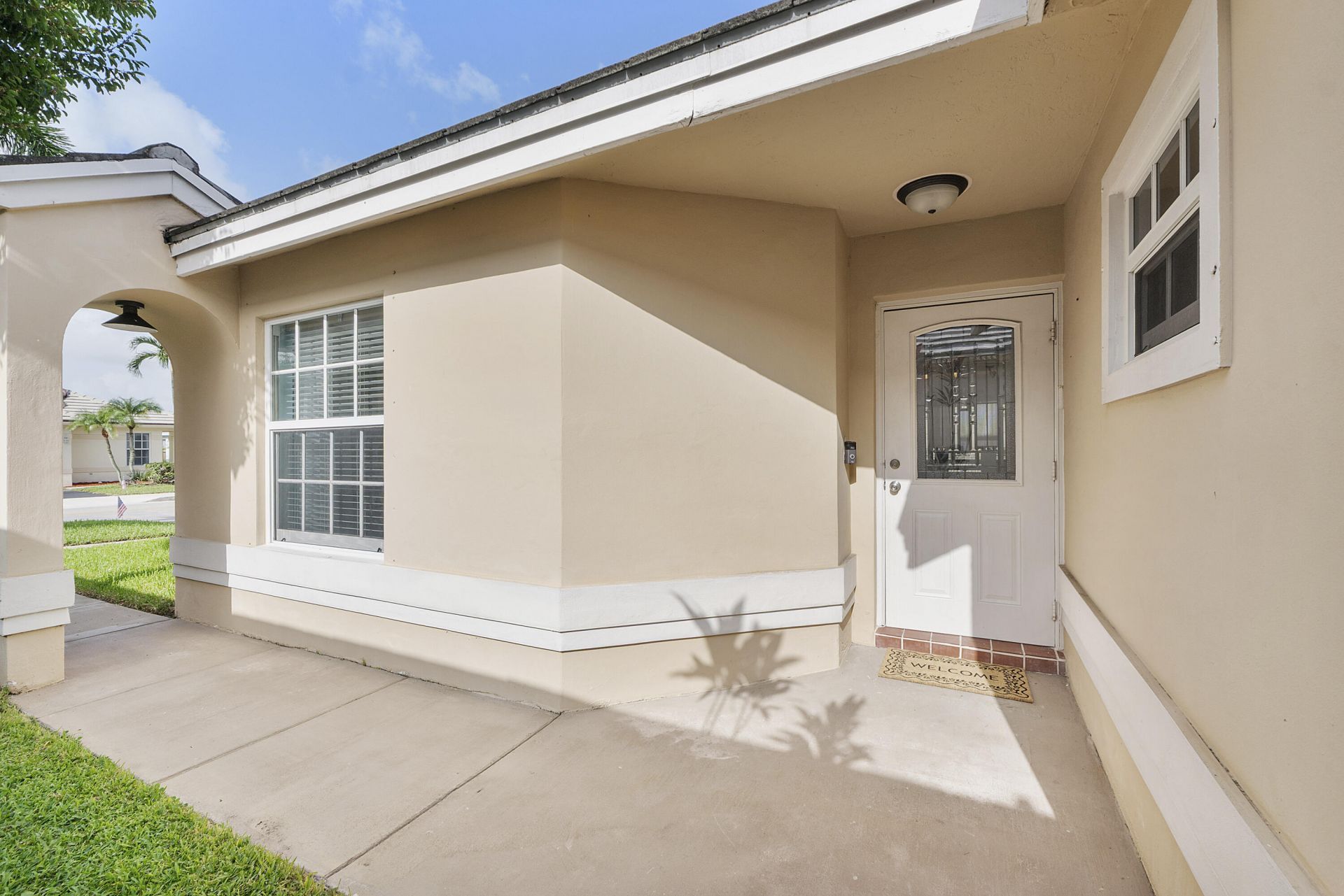 8821 Lake Park Circle N, Davie, FL 33328 Photo