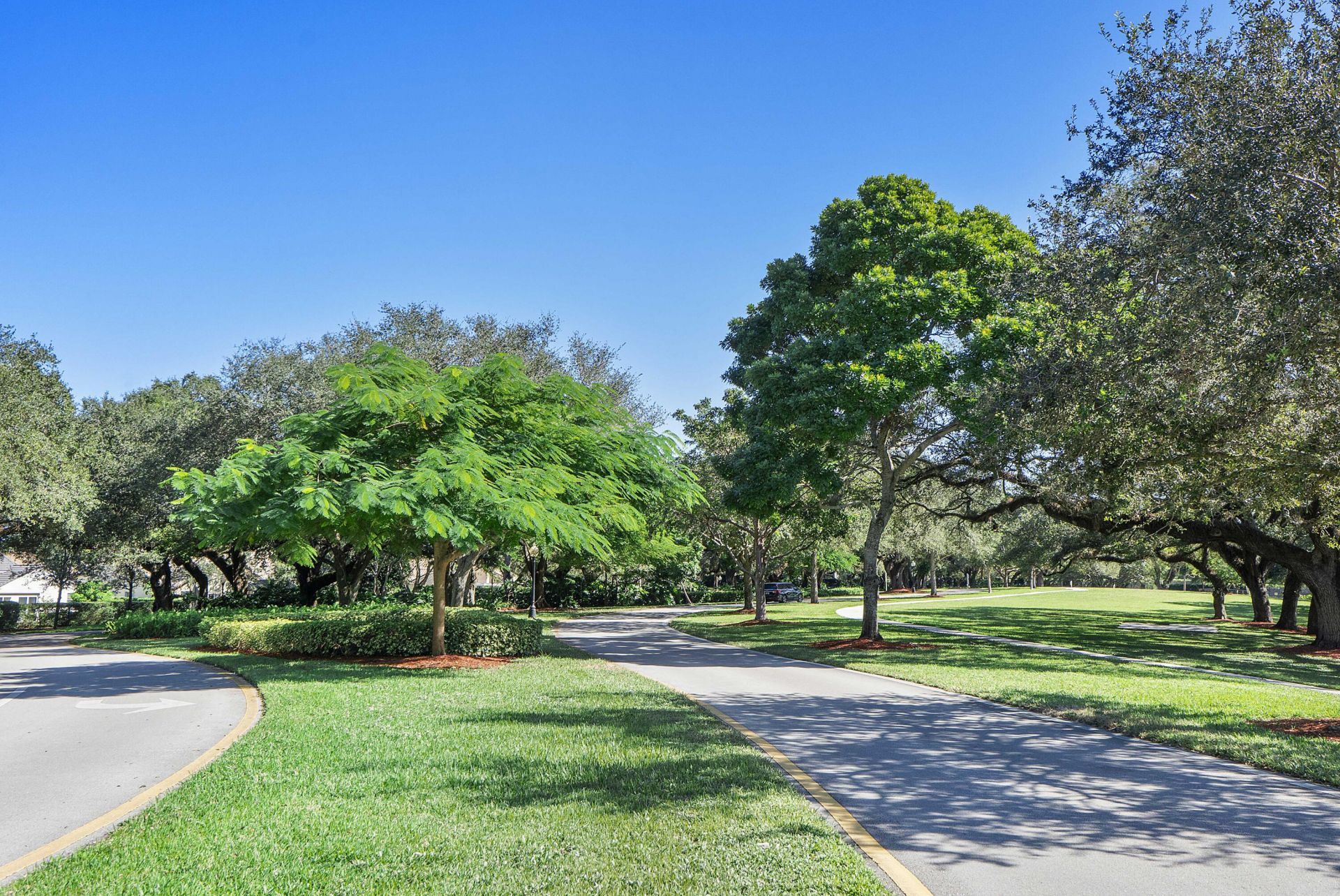8821 Lake Park Circle N, Davie, FL 33328 Photo